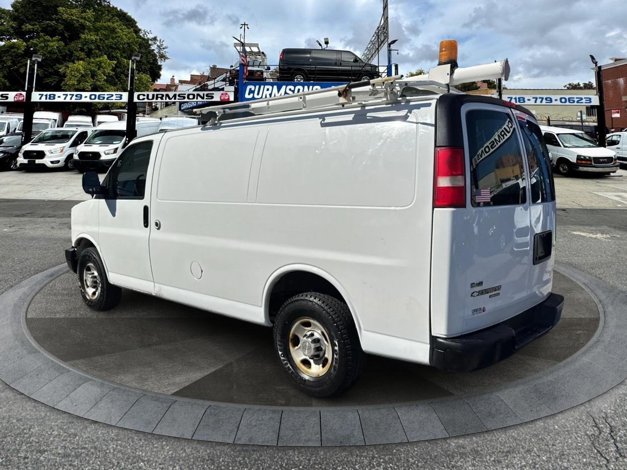 Chevrolet Express Cargo Van RWD 2500 135" 2011