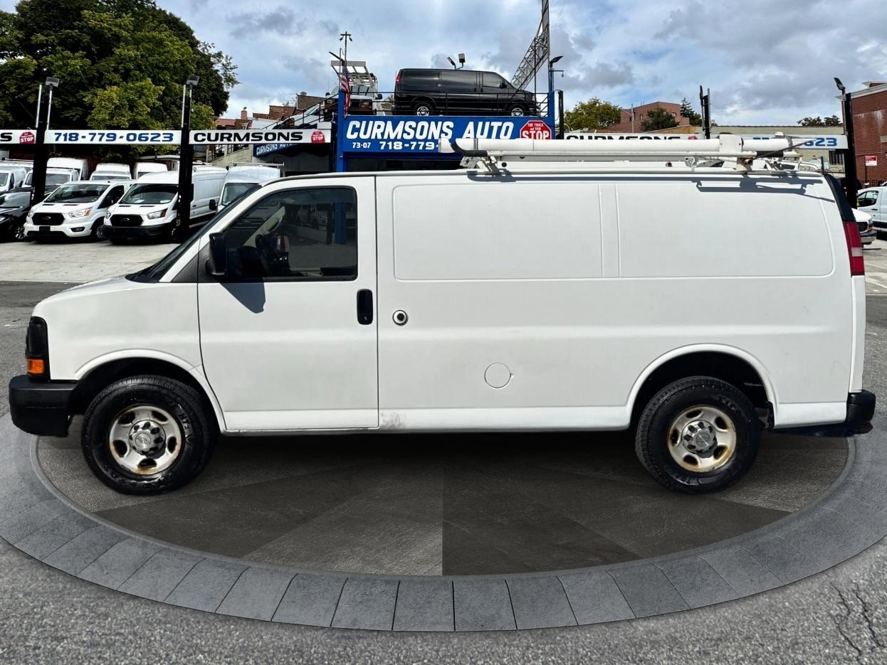 Chevrolet Express Cargo Van RWD 2500 135" 2011