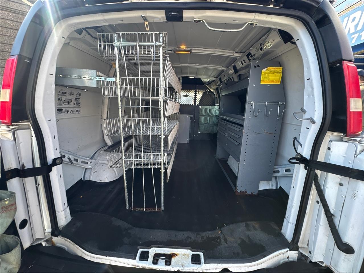 Chevrolet Express Cargo Van RWD 2500 135" 2011