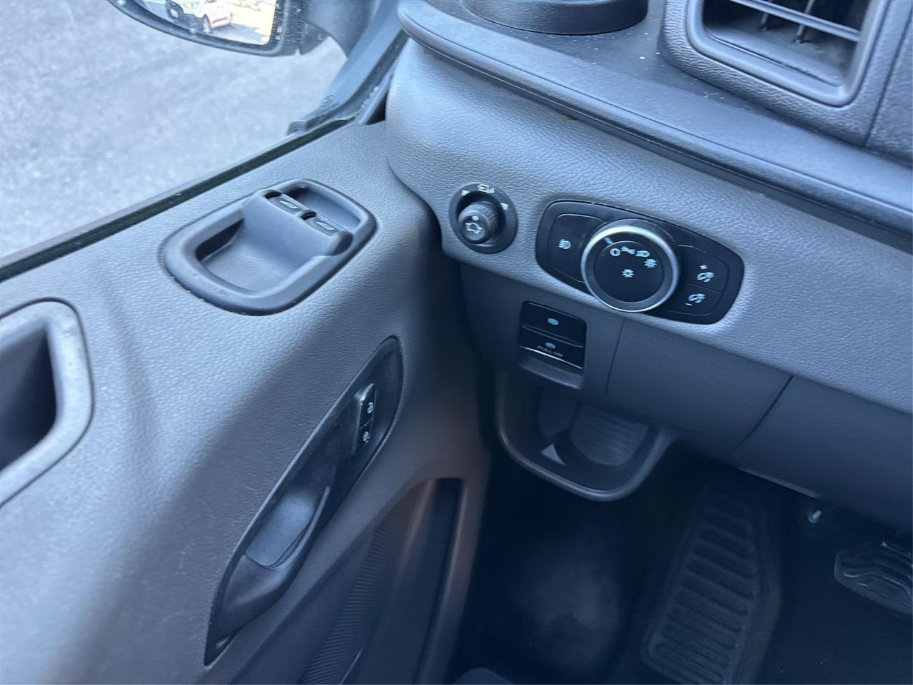 Ford Transit Passenger Wagon T-350 148" Low Roof XLT RWD 2023