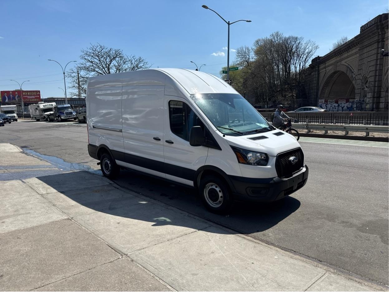 2023 Ford Transit Cargo Van T-250 148" Hi Rf 9070 GVWR RWD