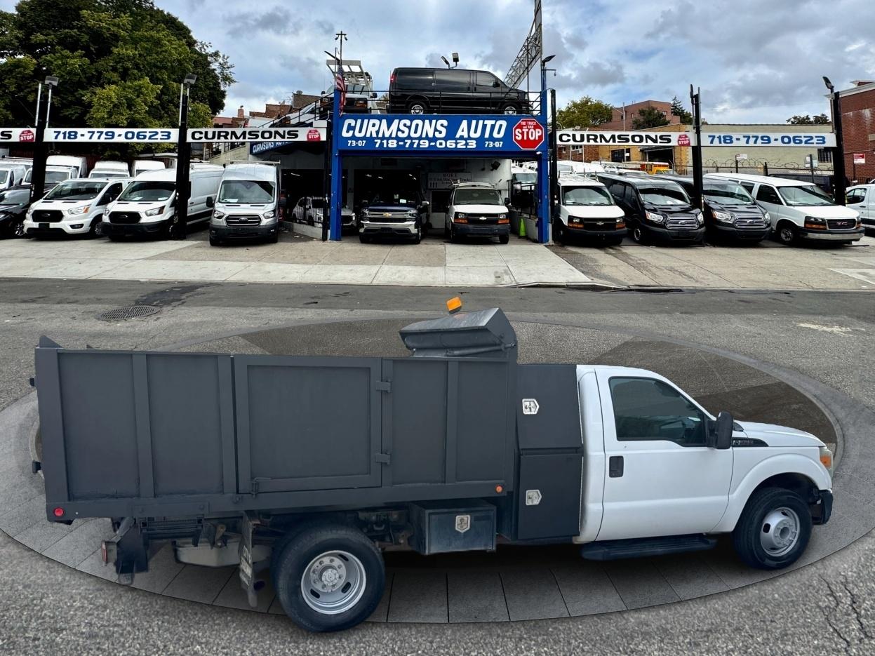 Ford Super Duty F-350 DRW 2WD Reg Cab 165" WB 84" CA XLT 2015