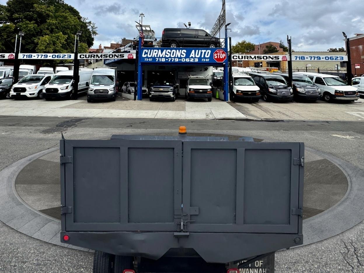 Ford Super Duty F-350 DRW 2WD Reg Cab 165" WB 84" CA XLT 2015