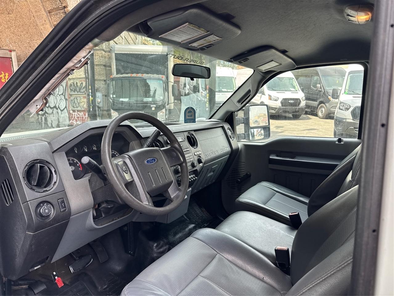 Ford Super Duty F-350 DRW 2WD Reg Cab 165" WB 84" CA XLT 2015