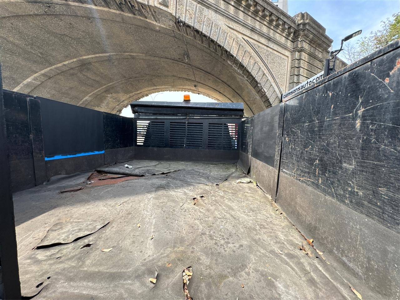 Ford Super Duty F-350 DRW 2WD Reg Cab 165" WB 84" CA XLT 2015