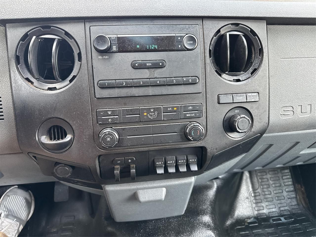 Ford Super Duty F-350 DRW 2WD Reg Cab 165" WB 84" CA XLT 2015