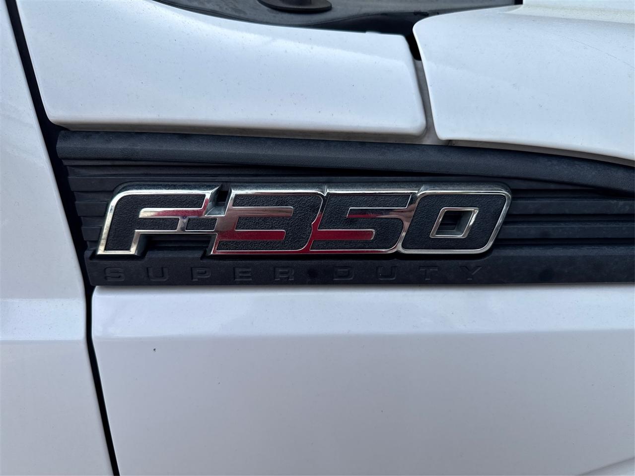 Ford Super Duty F-350 DRW 2WD Reg Cab 165" WB 84" CA XLT 2015