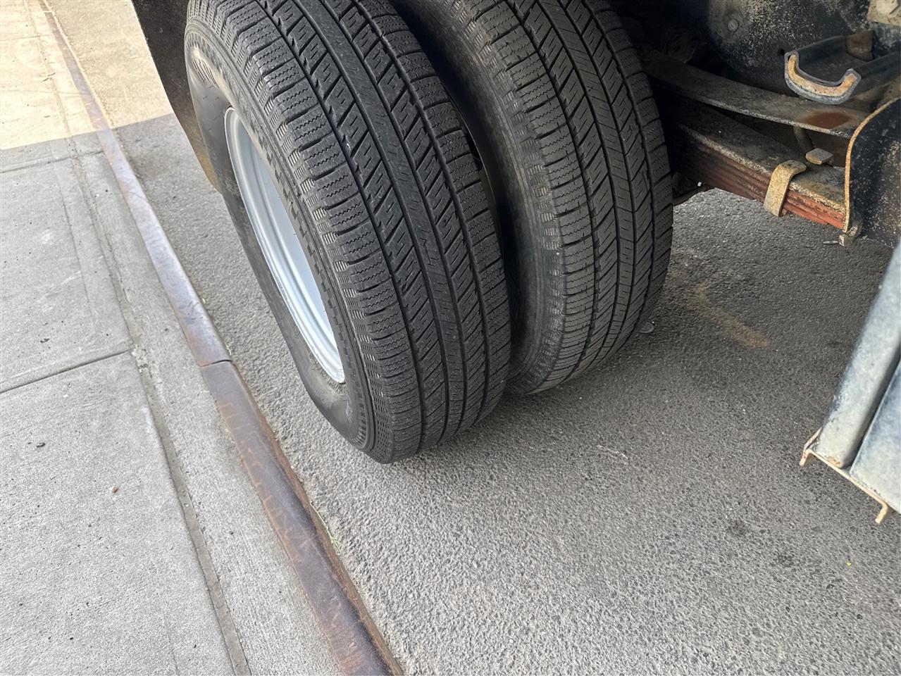 Ford Super Duty F-350 DRW 2WD Reg Cab 165" WB 84" CA XLT 2015