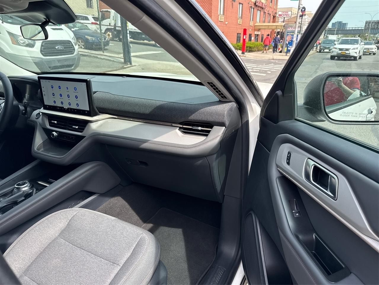 Ford Explorer Active RWD 2025