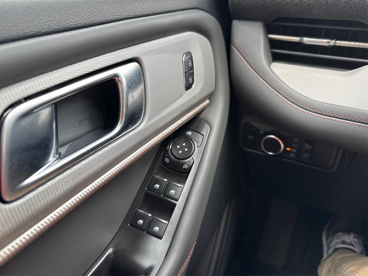 Ford Explorer Active RWD 2025