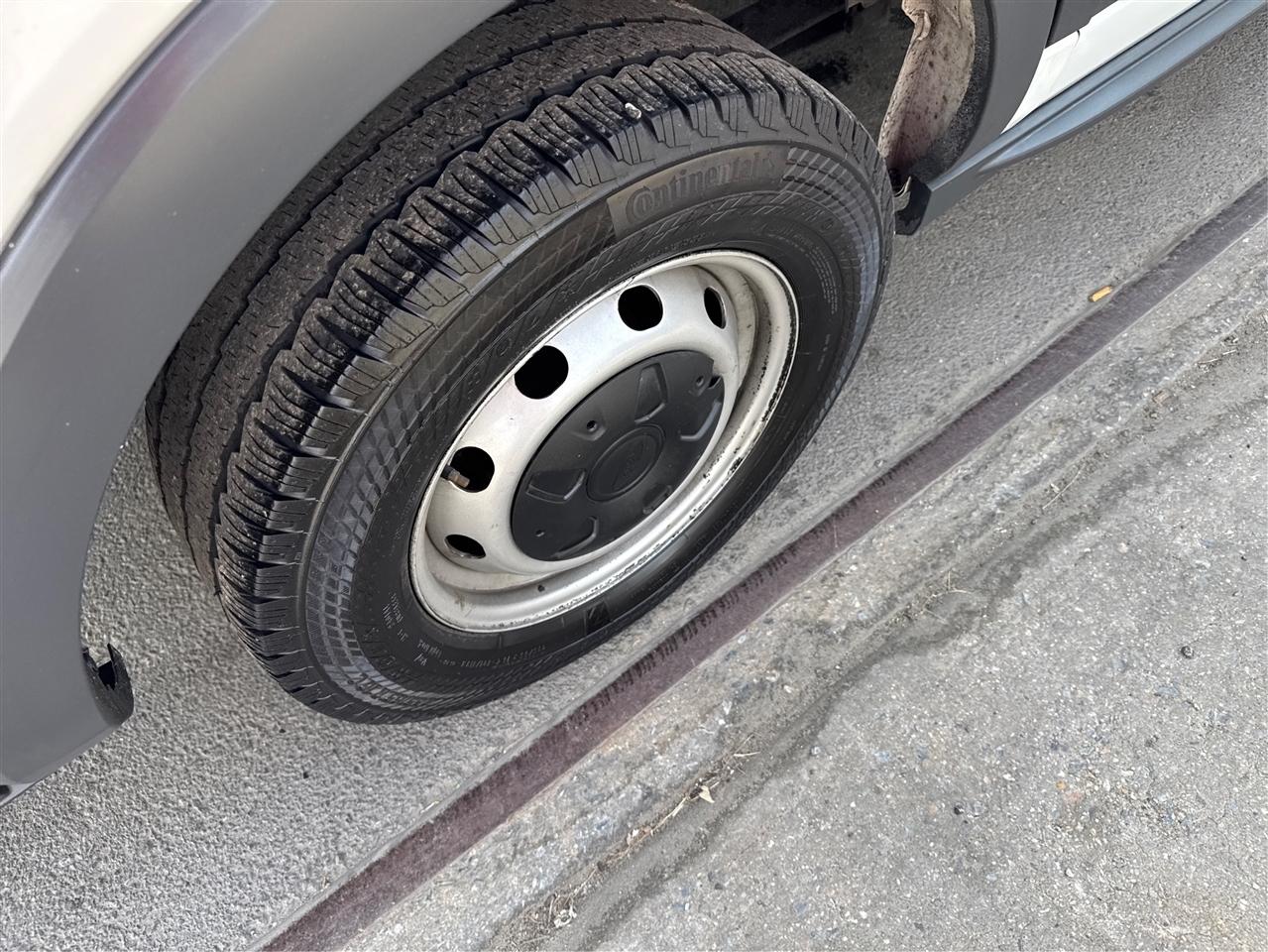 Ford Transit Van T-150 130" Low Rf 8600 GVWR Swing-Out RH Dr 2018