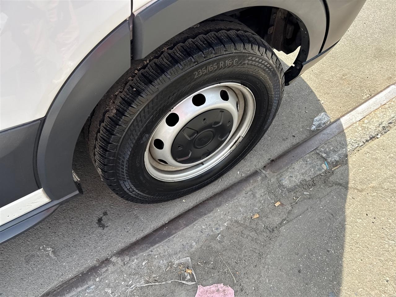 Ford Transit Van T-150 130" Low Rf 8600 GVWR Swing-Out RH Dr 2018