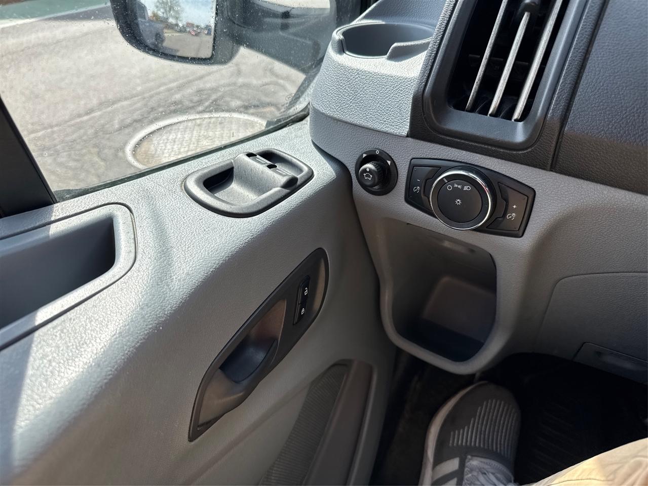 Ford Transit Van T-150 130" Low Rf 8600 GVWR Swing-Out RH Dr 2018