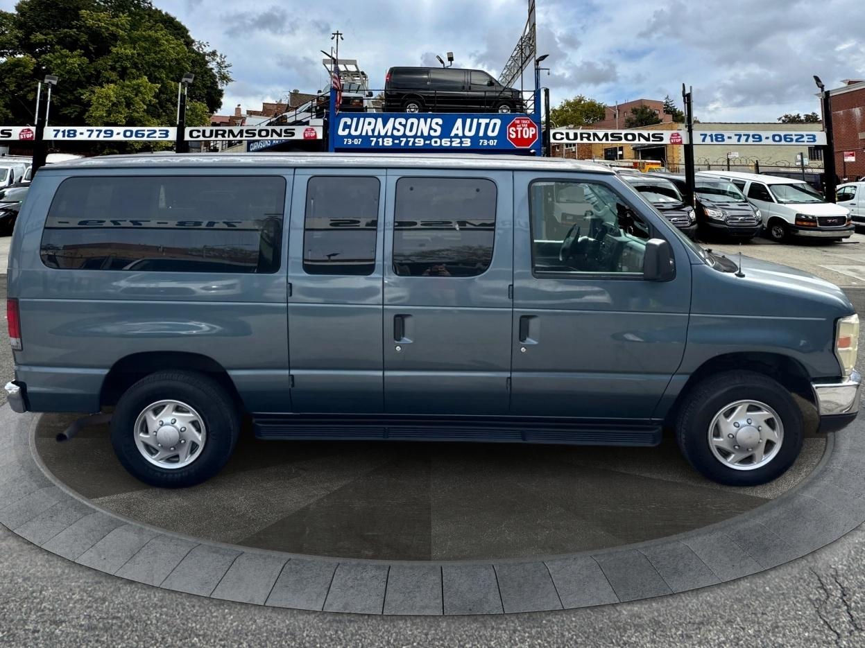 Ford Econoline Wagon E-350 Super Duty XLT 2013