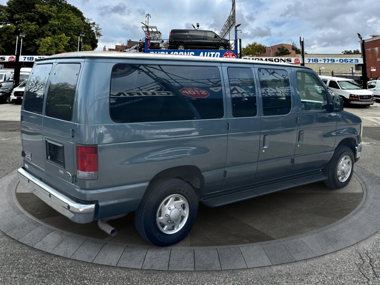 Ford Econoline Wagon E-350 Super Duty XLT 2013