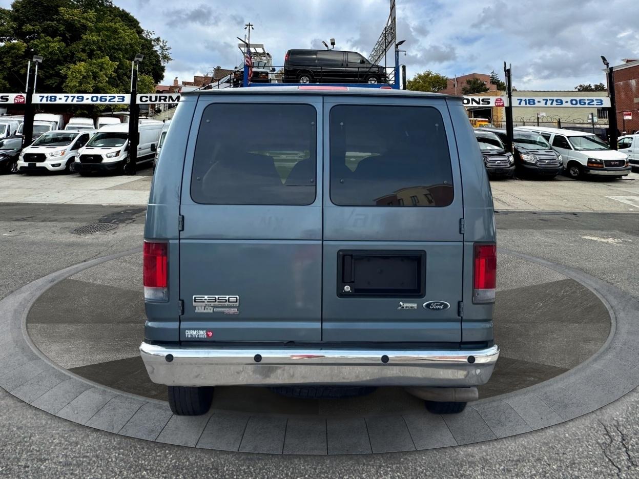 Ford Econoline Wagon E-350 Super Duty XLT 2013