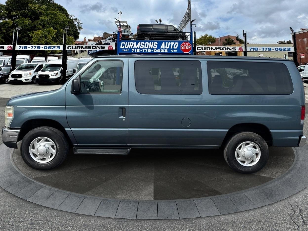Ford Econoline Wagon E-350 Super Duty XLT 2013
