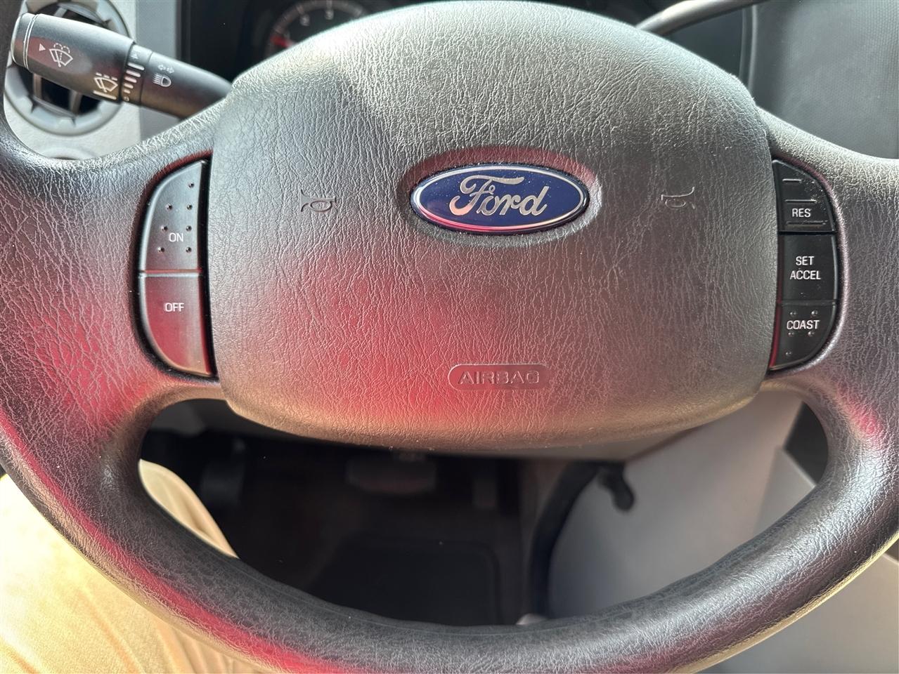 Ford Econoline Wagon E-350 Super Duty XLT 2013