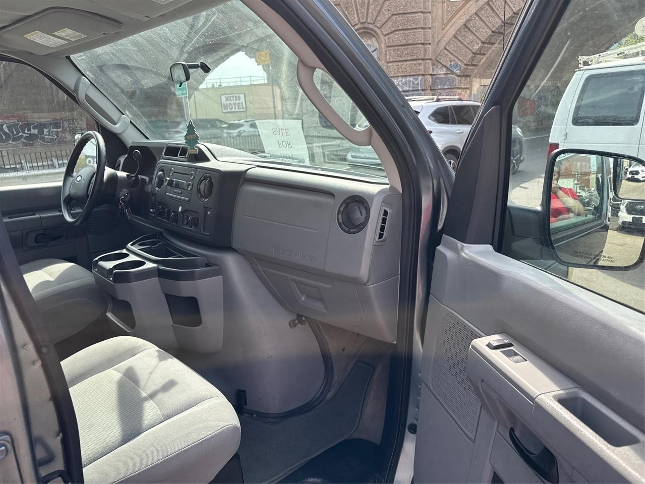 Ford Econoline Wagon E-350 Super Duty XLT 2013