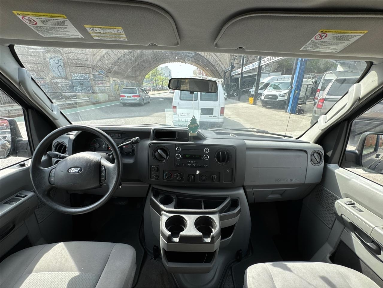 Ford Econoline Wagon E-350 Super Duty XLT 2013