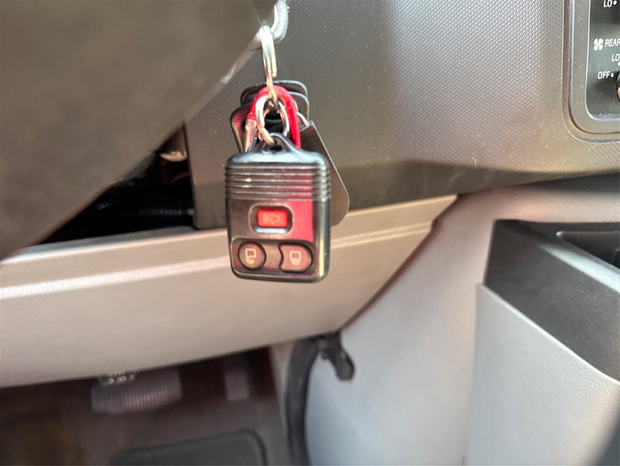 Ford Econoline Wagon E-350 Super Duty XLT 2013