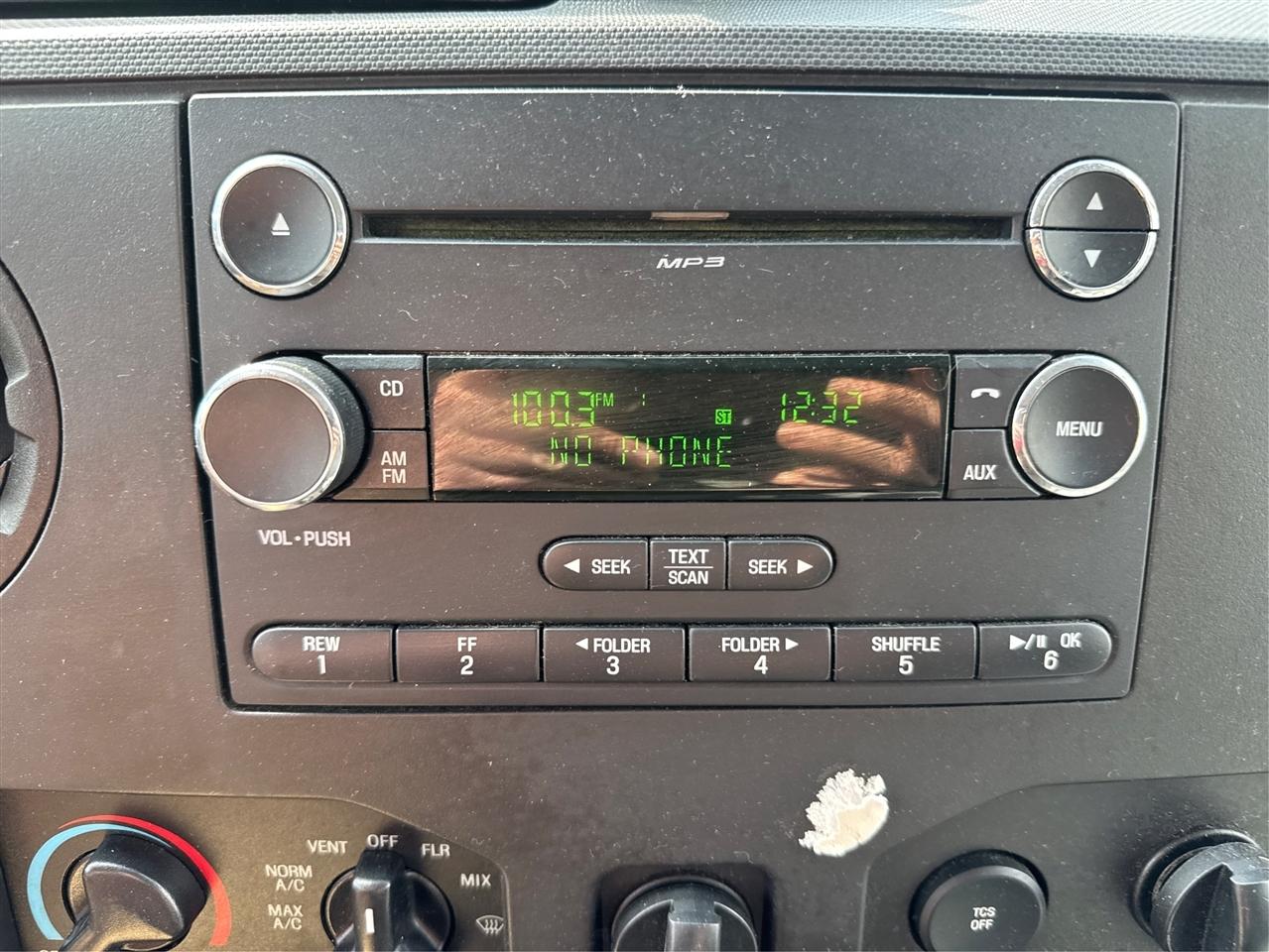 Ford Econoline Wagon E-350 Super Duty XLT 2013