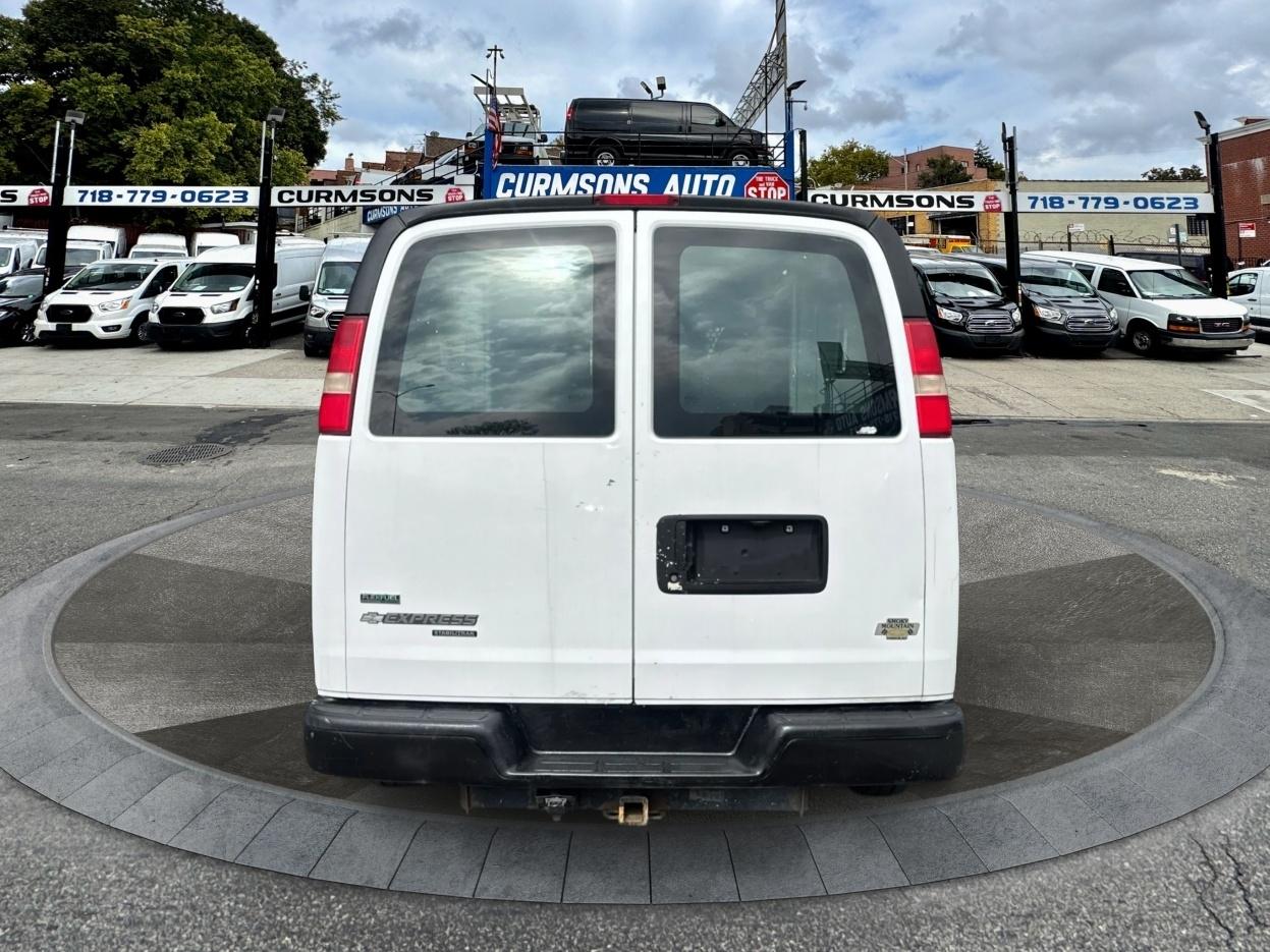 Chevrolet Express Cargo Van RWD 1500 135" 2012