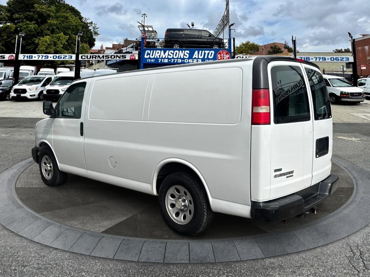 Chevrolet Express Cargo Van RWD 1500 135" 2012