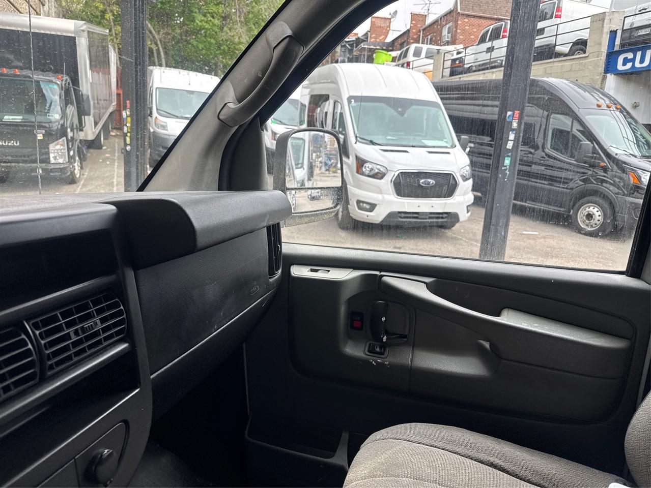 Chevrolet Express Cargo Van RWD 1500 135" 2012