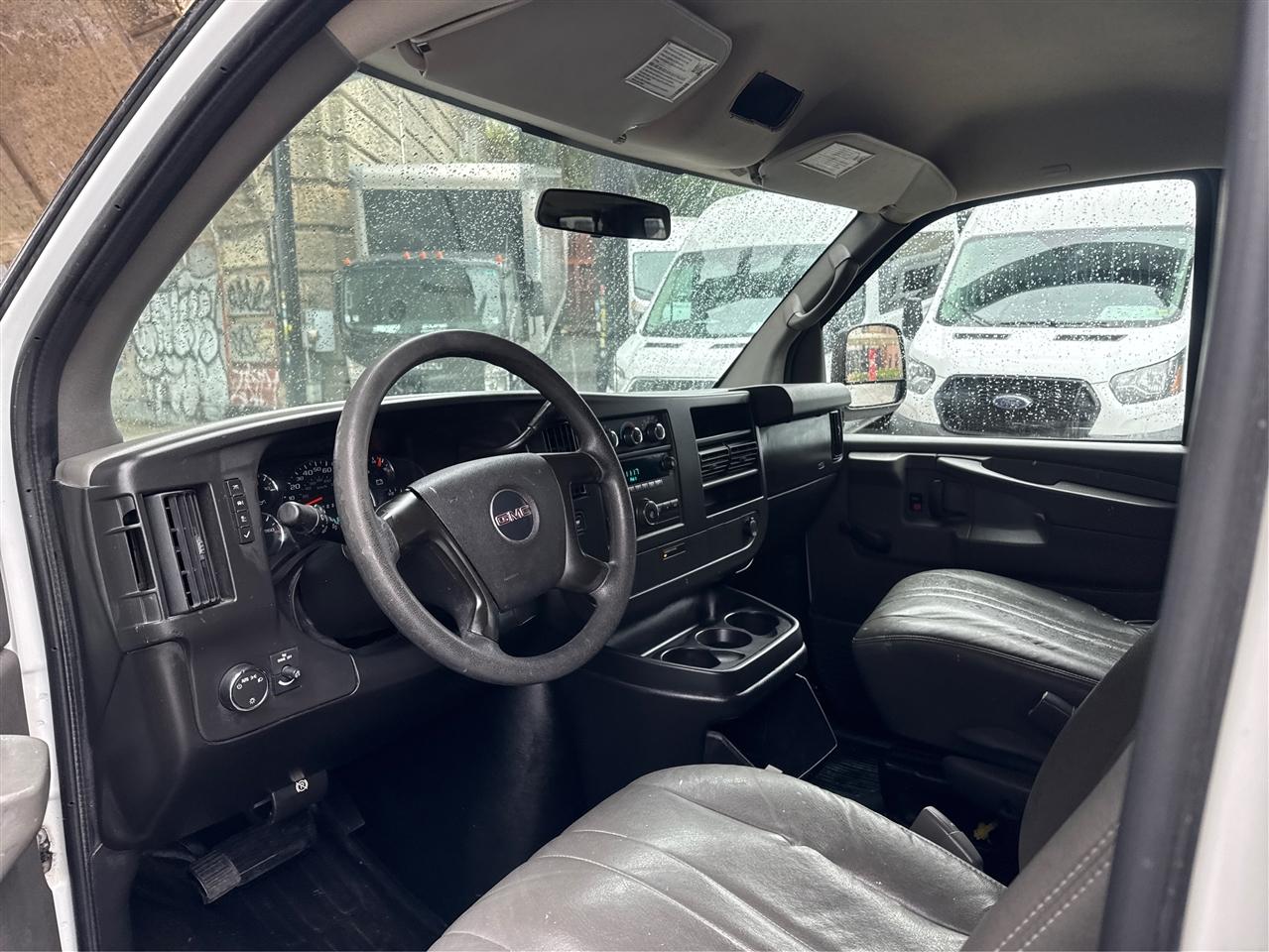 GMC Savana Passenger RWD 1500 135" 2009