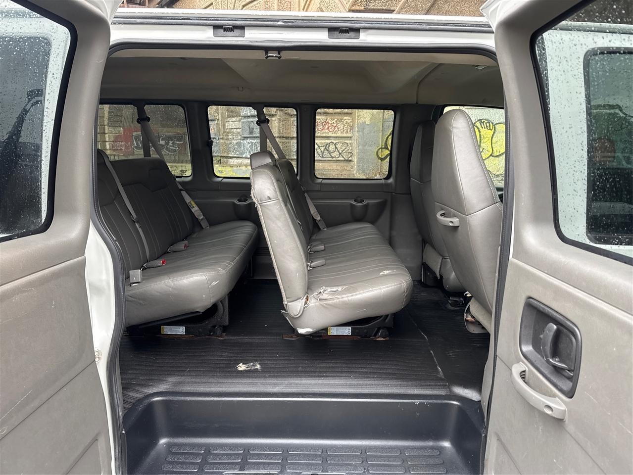 GMC Savana Passenger RWD 1500 135" 2009