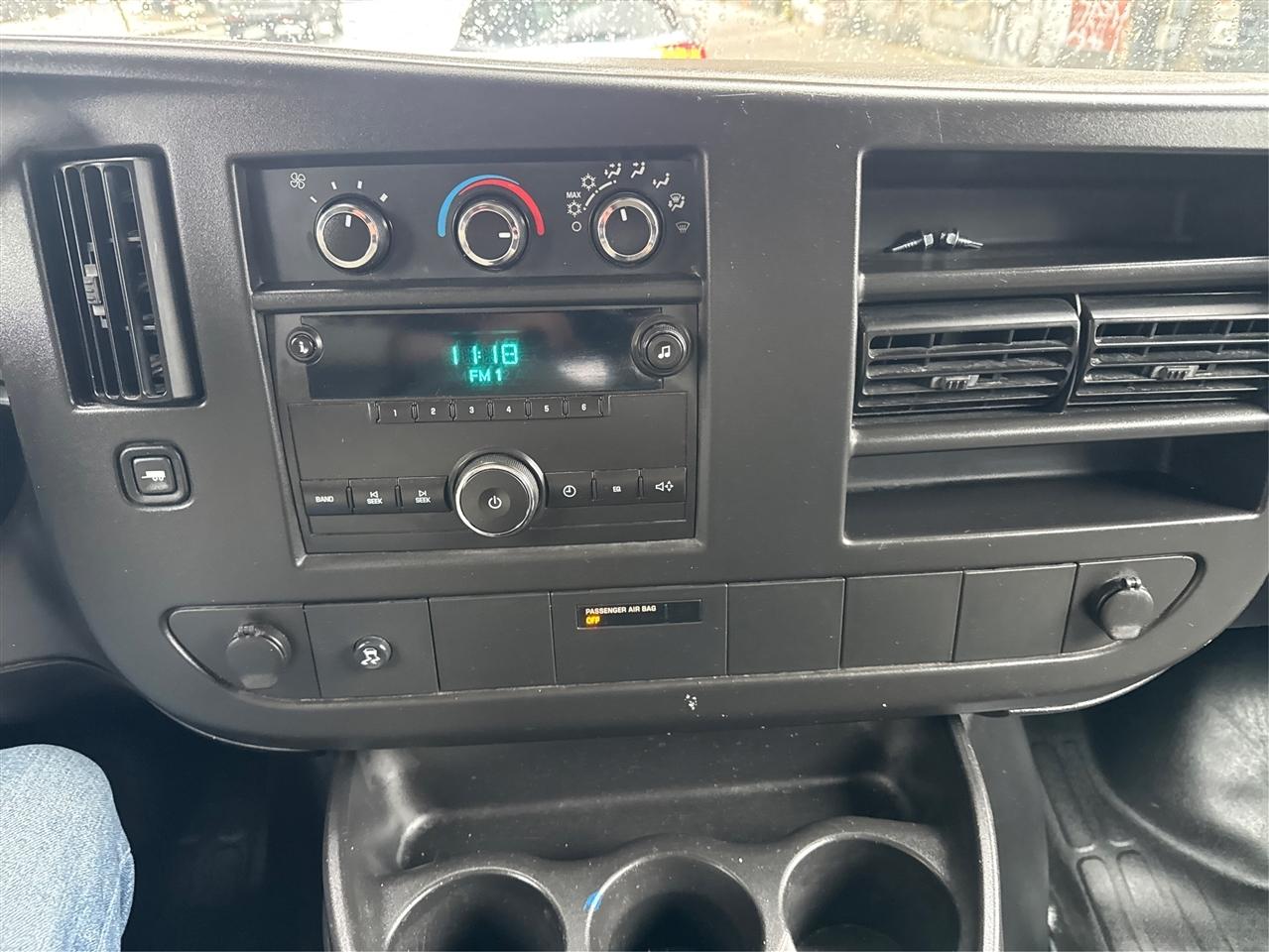 GMC Savana Passenger RWD 1500 135" 2009