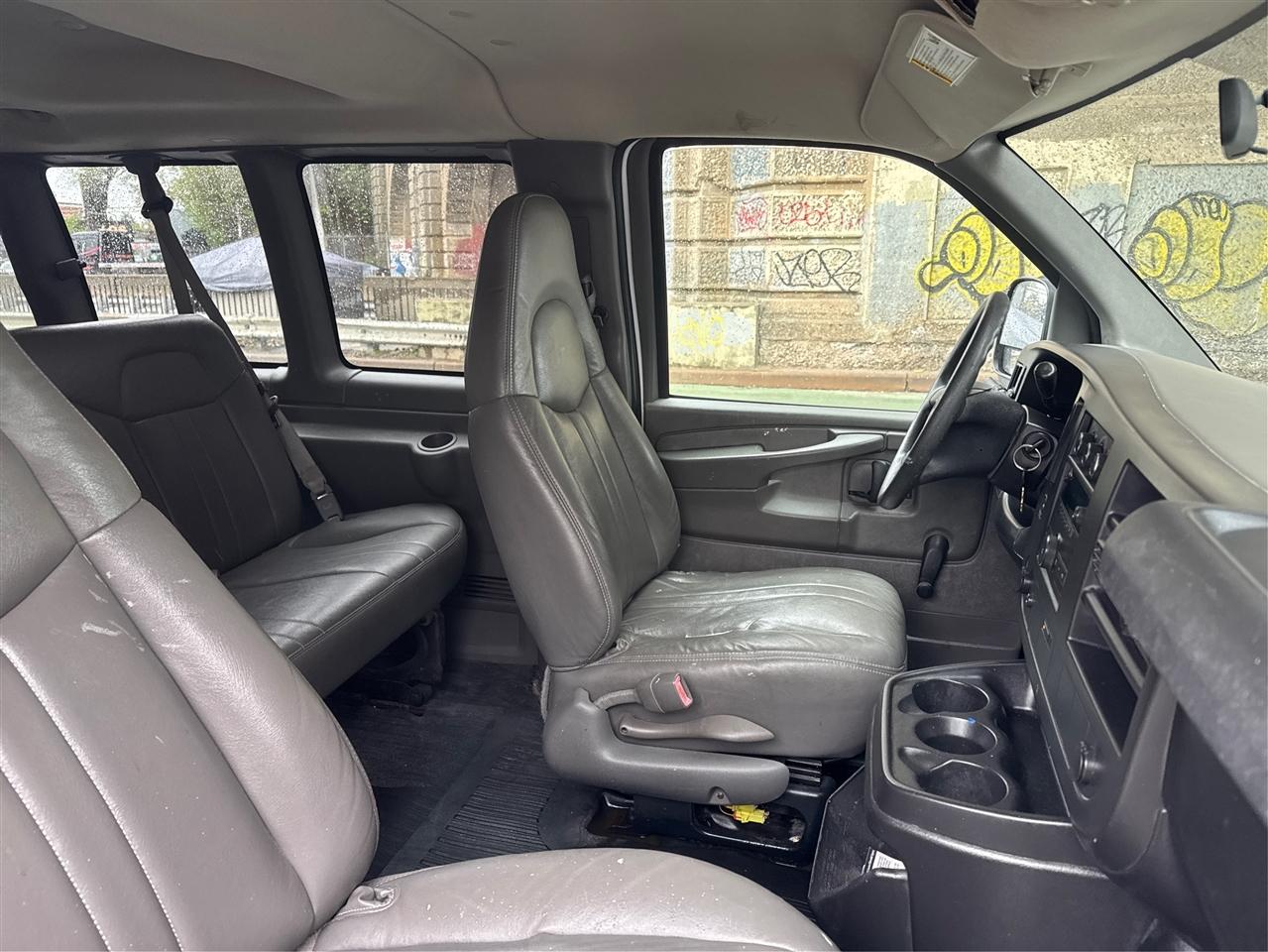 GMC Savana Passenger RWD 1500 135" 2009