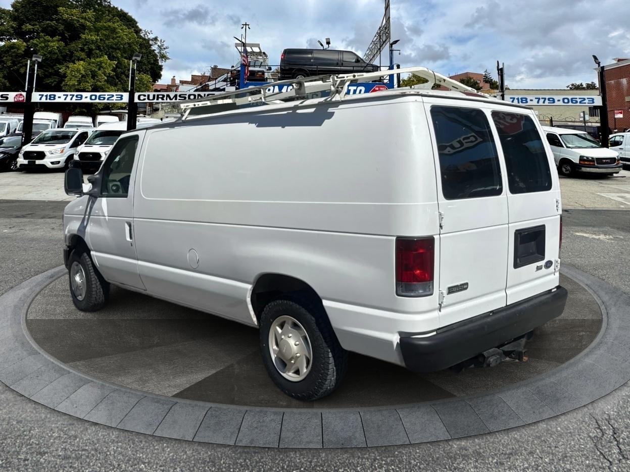 Ford Econoline Cargo Van E-150 2009