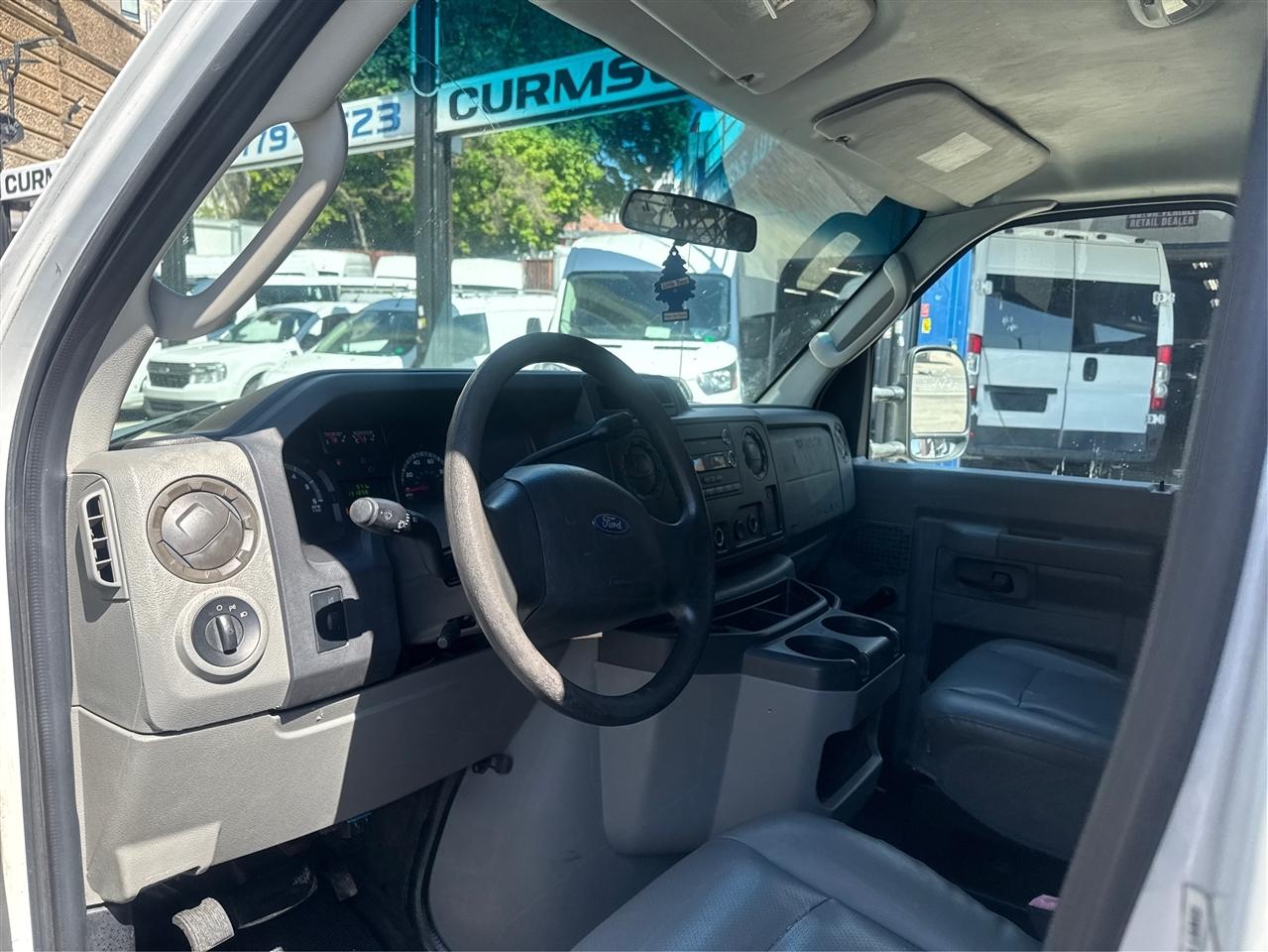 Ford Econoline Cargo Van E-150 2009