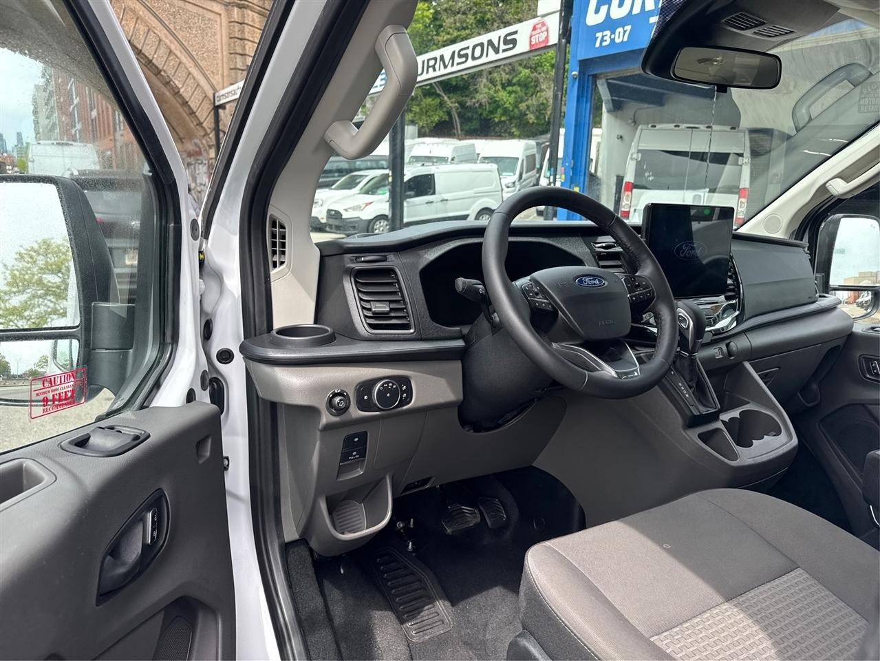 Ford Transit Passenger Wagon T-350 148" Low Roof XLT RWD 2026