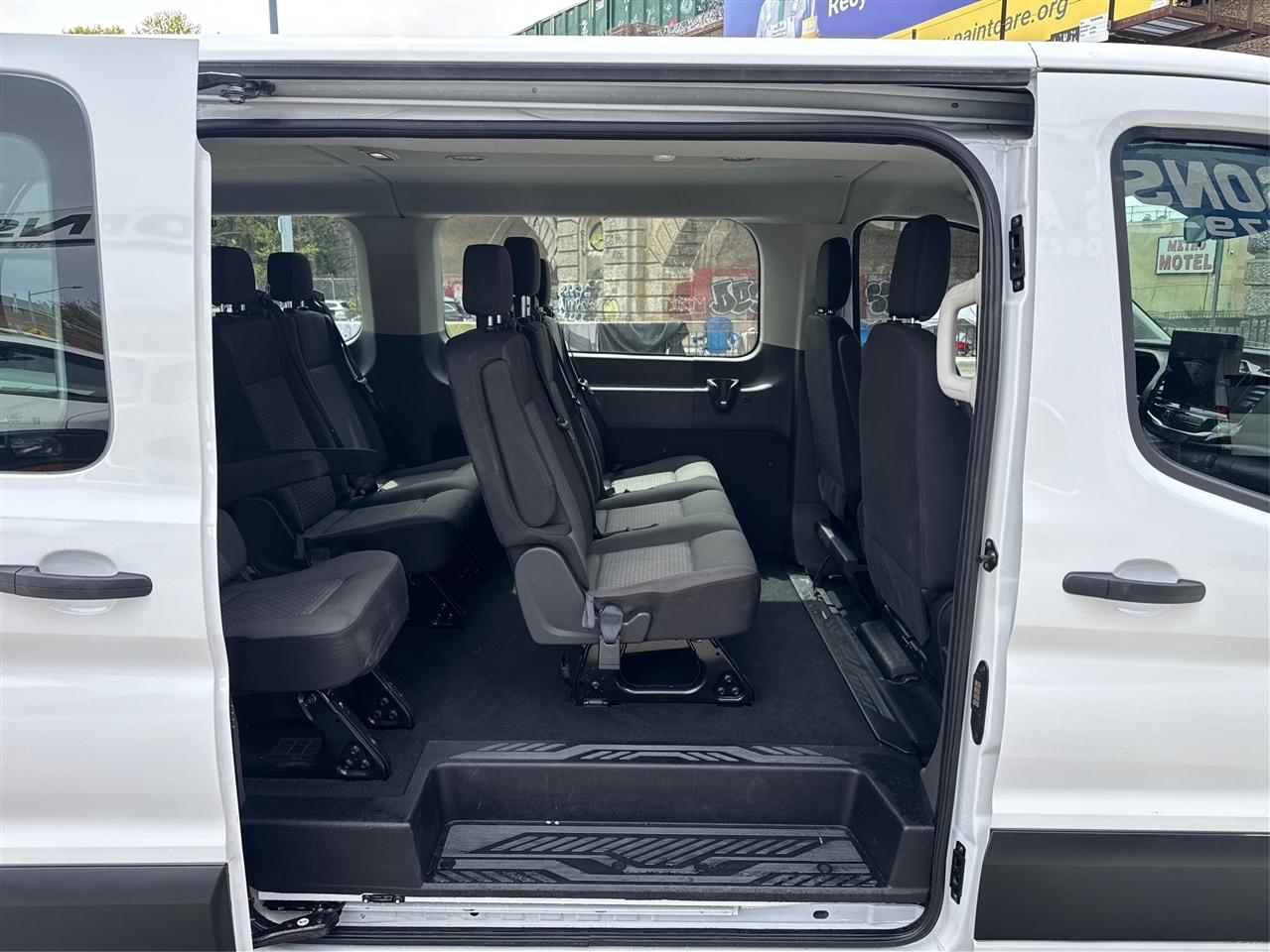 Ford Transit Passenger Wagon T-350 148" Low Roof XLT RWD 2026