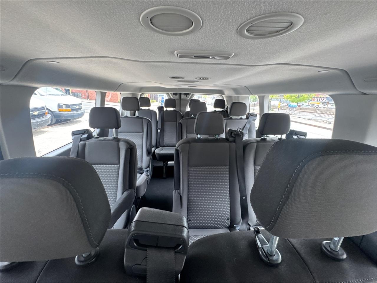 Ford Transit Passenger Wagon T-350 148" Low Roof XLT RWD 2026