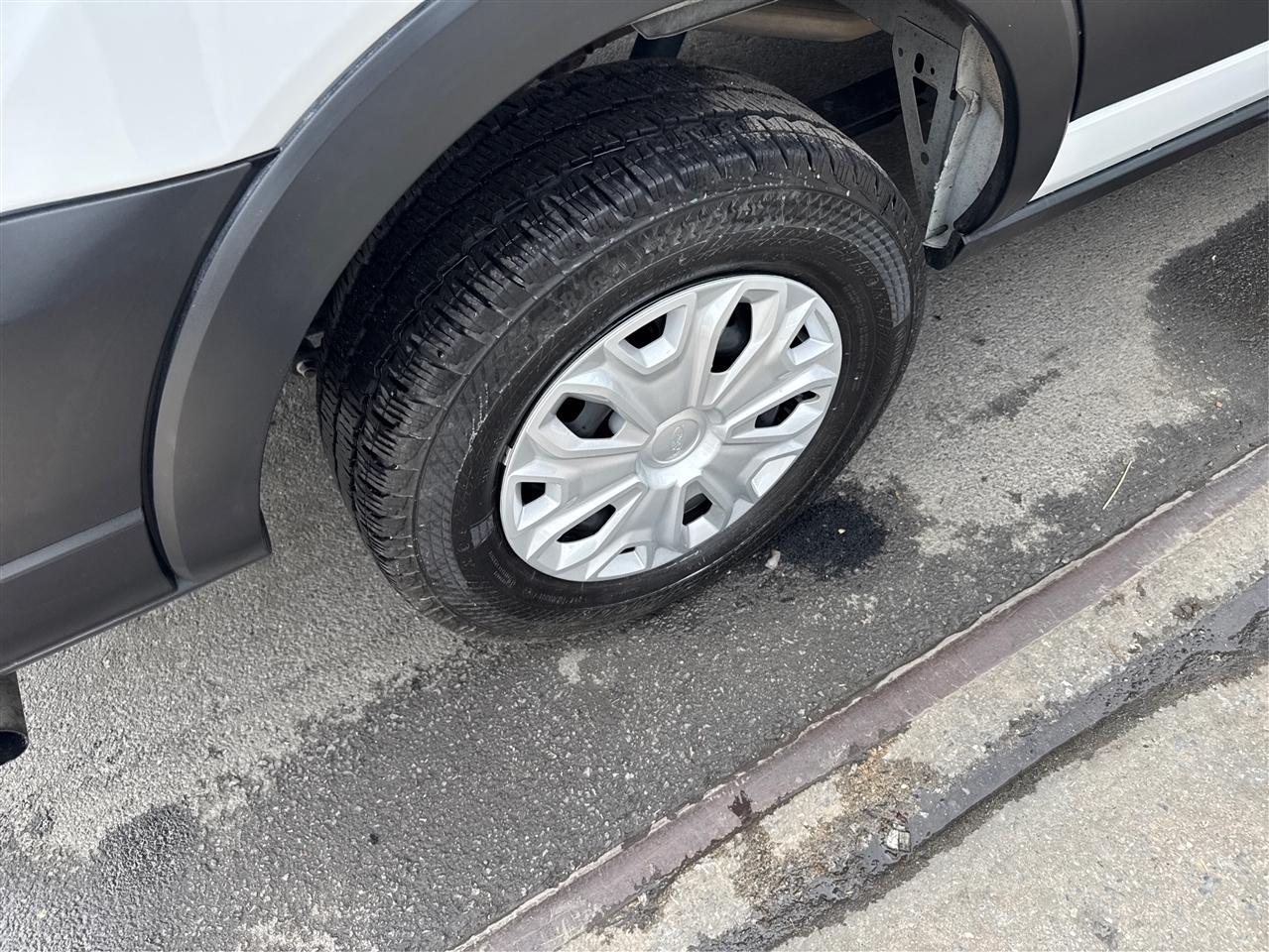 Ford Transit Passenger Wagon T-350 148" Low Roof XLT RWD 2026