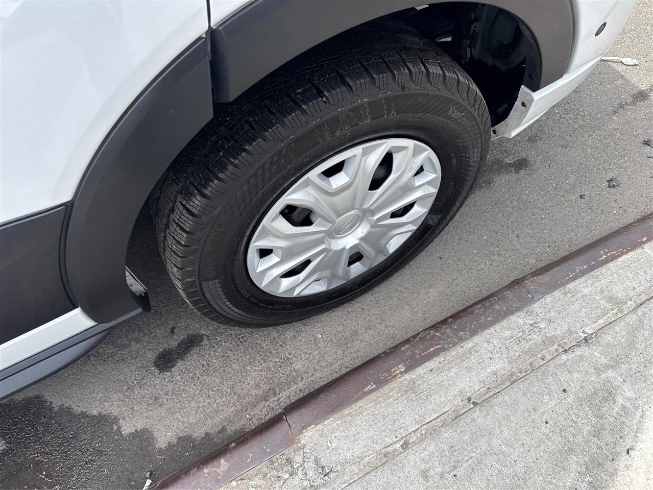 Ford Transit Passenger Wagon T-350 148" Low Roof XLT RWD 2026