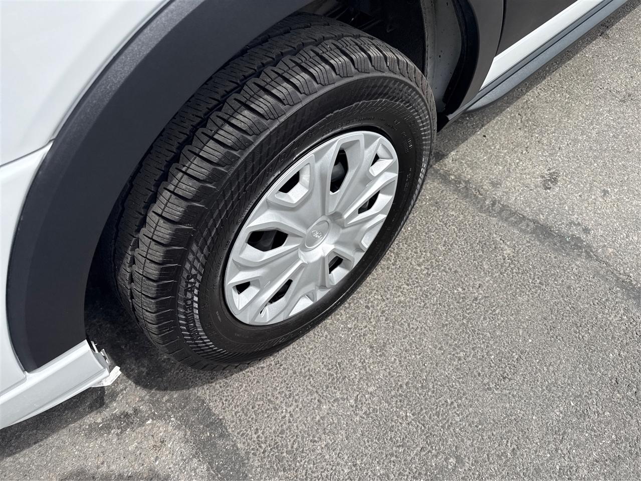 Ford Transit Passenger Wagon T-350 148" Low Roof XLT RWD 2026