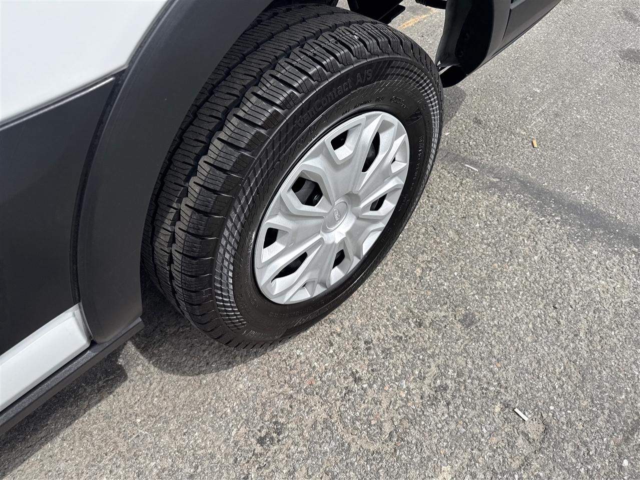 Ford Transit Passenger Wagon T-350 148" Low Roof XLT RWD 2026