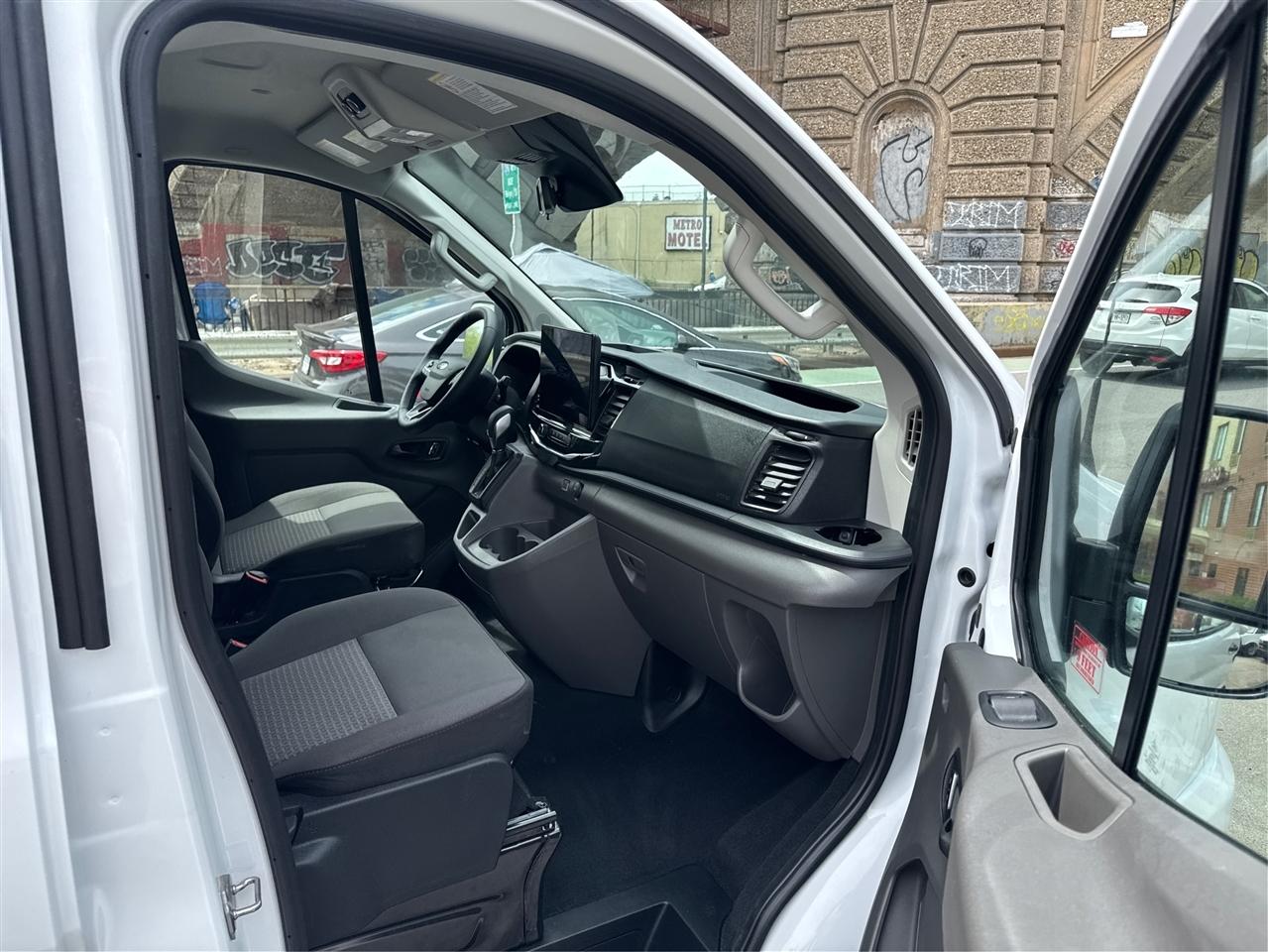 Ford Transit Passenger Wagon T-350 148" Low Roof XLT RWD 2026