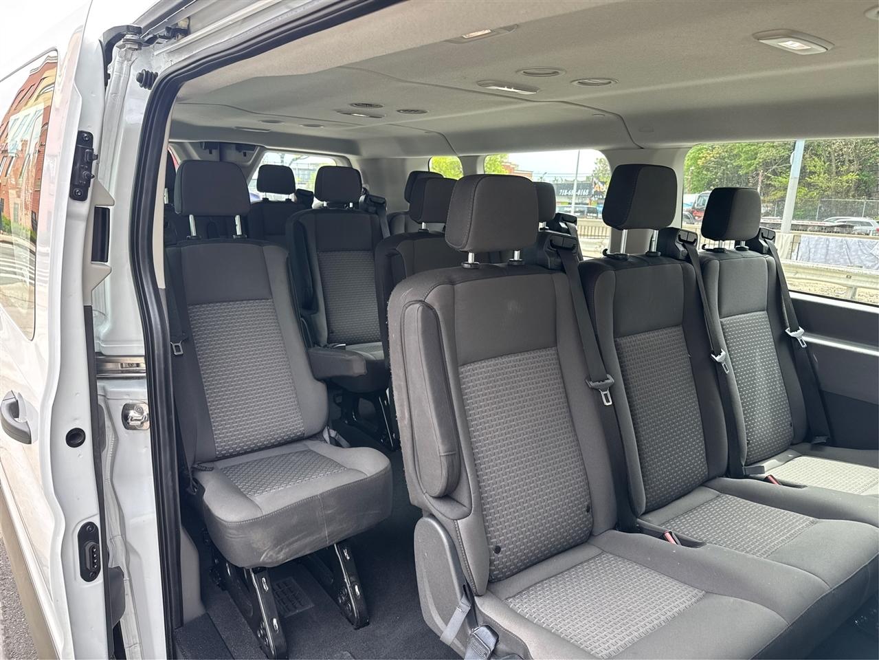 Ford Transit Passenger Wagon T-350 148" Low Roof XLT RWD 2026