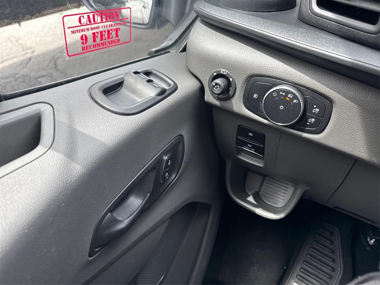 Ford Transit Passenger Wagon T-350 148" Low Roof XLT RWD 2026