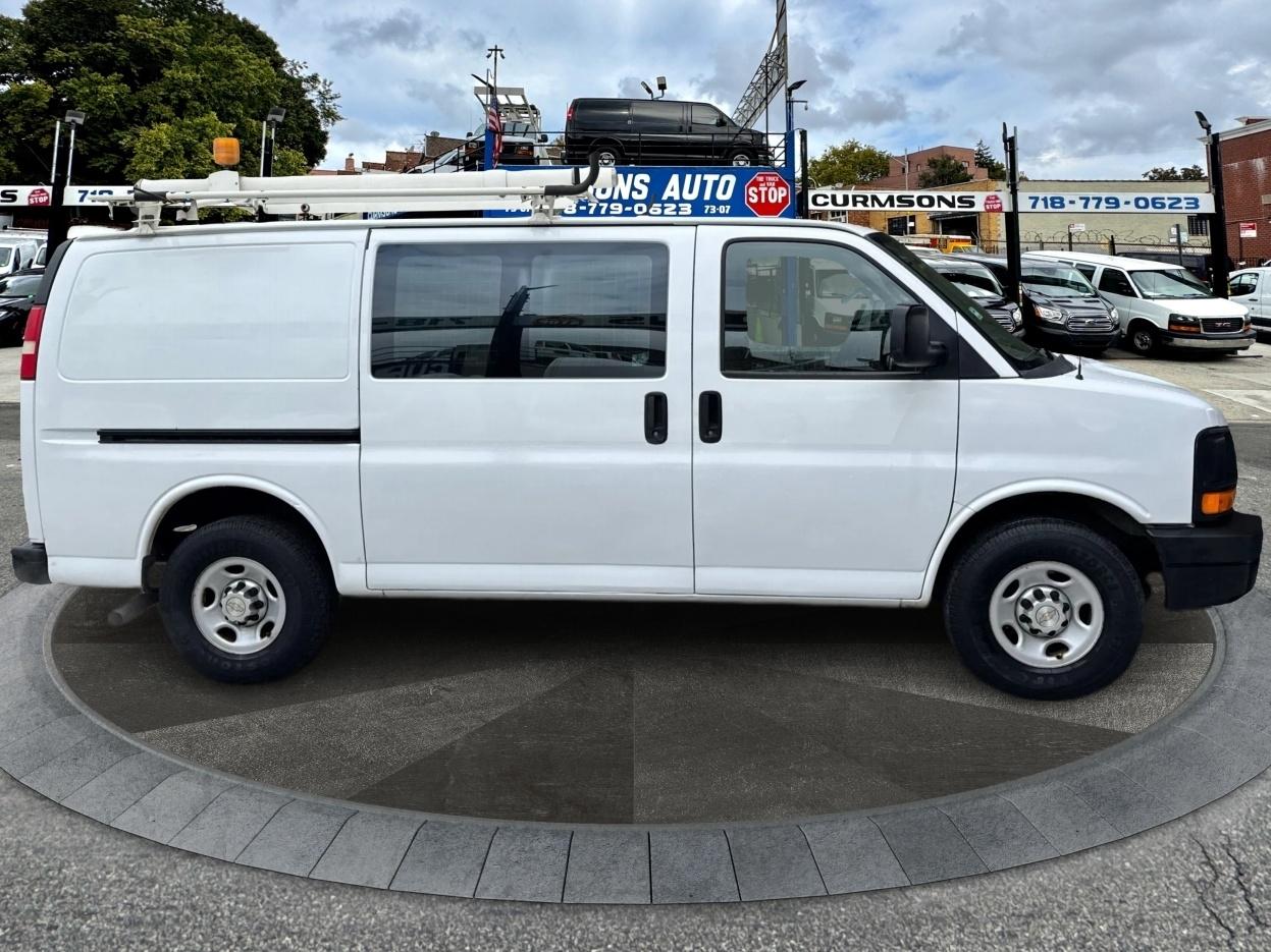 Chevrolet Express Cargo Van RWD 2500 135" 2012