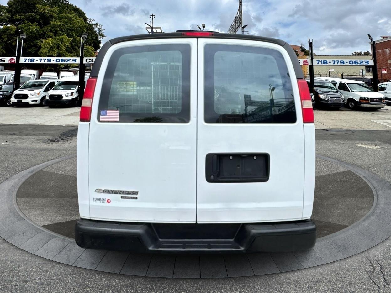 Chevrolet Express Cargo Van RWD 2500 135" 2012