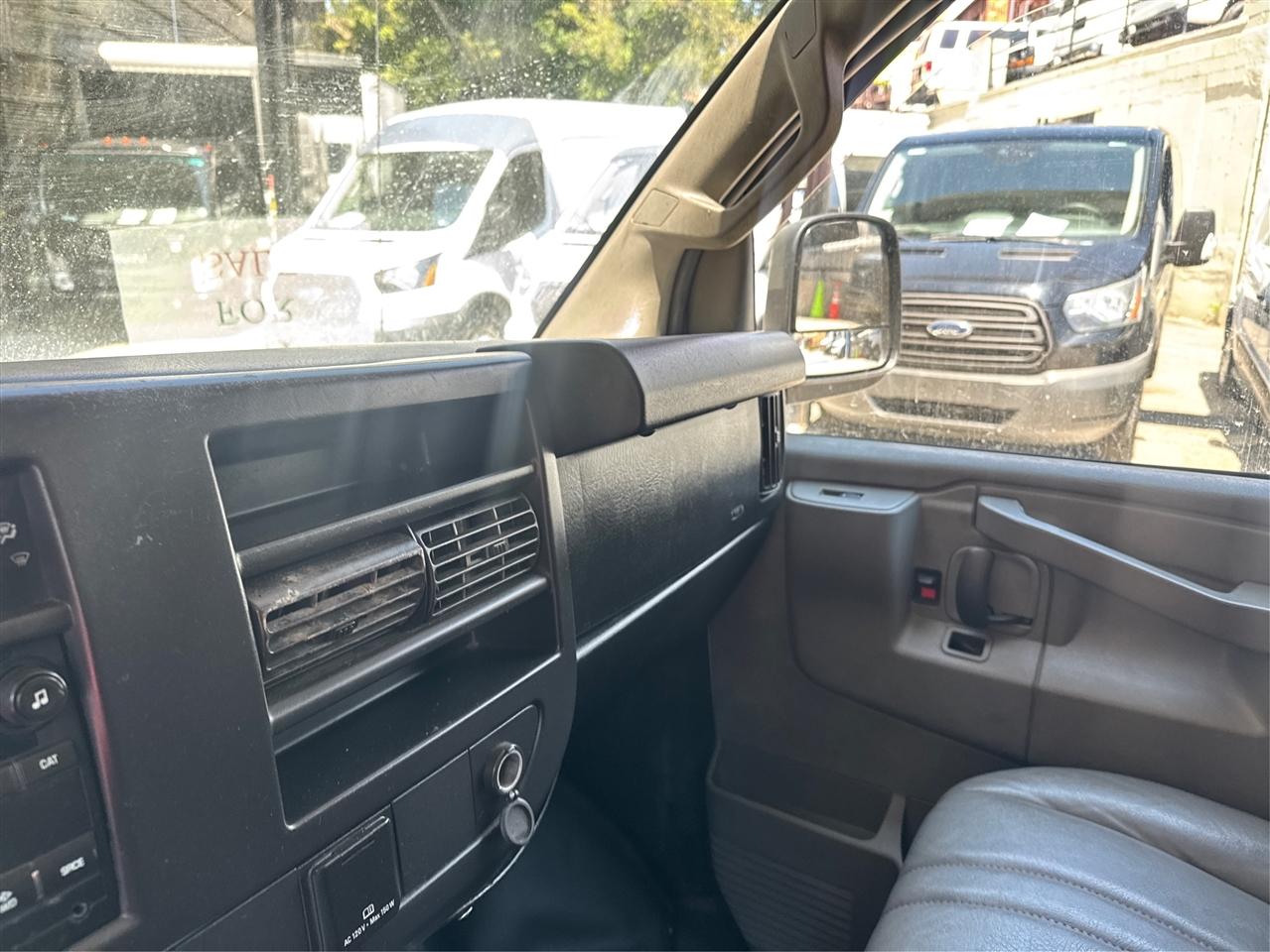 GMC Savana Cargo Van RWD 3500 155" 2018