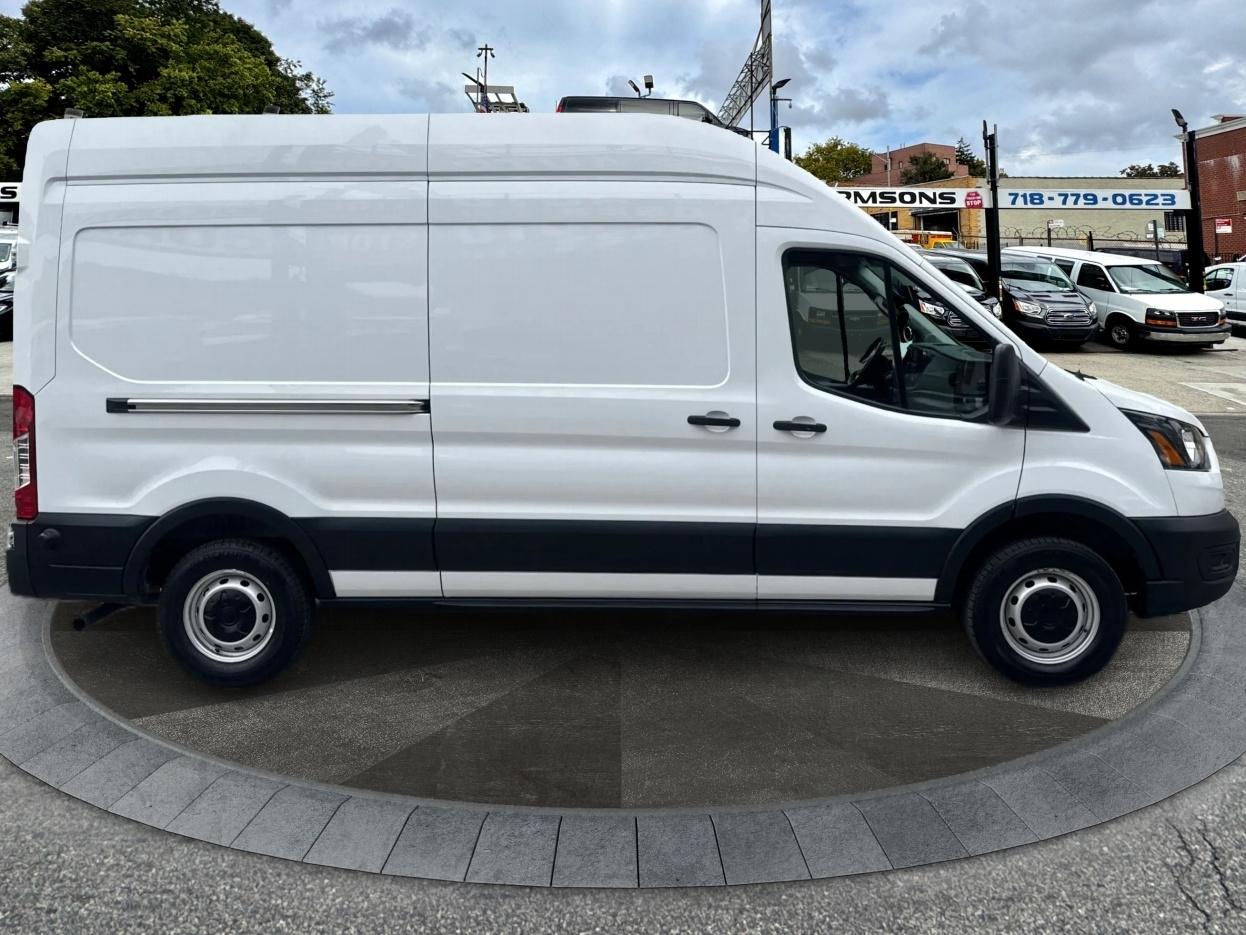 Ford Transit Cargo Van T-250 148" Hi Rf 9070 GVWR RWD 2025