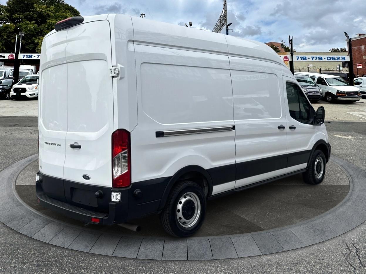 Ford Transit Cargo Van T-250 148" Hi Rf 9070 GVWR RWD 2025